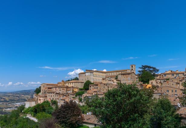 Long weekend of April 25th and May 1st in a hotel with SPA in Todi