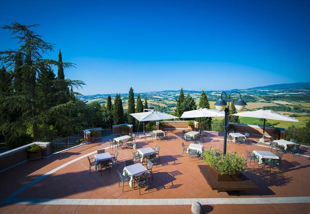 End of August offer in Todi in a hotel with swimming pool